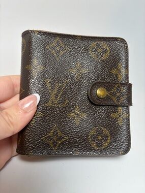 Louis Vuitton Zippy monogram compact wallet